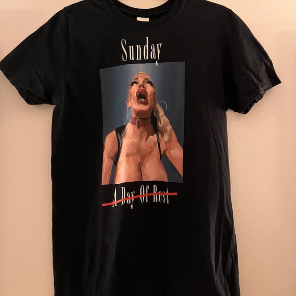 Gildan Other - Gildan Unisex Black Graphic T Shirt
